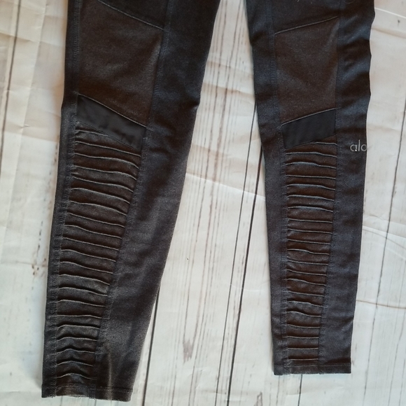 Alo Yoga High-Waist Moto Legging Gray Size Medium M athleisure - Picture 5 of 7